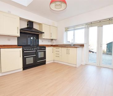 Broome Road, Hampton, TW12 - Photo 6