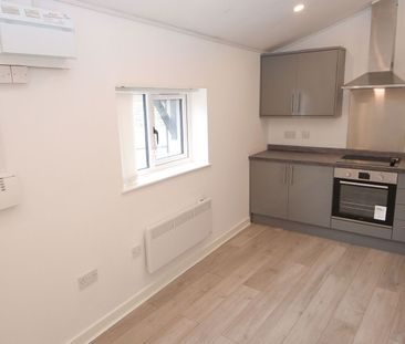 214 Wash Lane, Bury, Greater Manchester, BL9 7DR - Photo 1