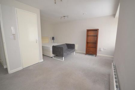 1 bedroom Flat To Let - Photo 5