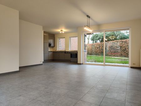 Mooie woning met 3 slaapkamers, tuin en garage - Photo 2