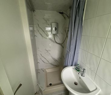 Studio Flat, Colville Road, E11 - Photo 2