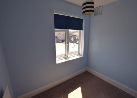 3 bedroom house - semi-detached to rent - Photo 5