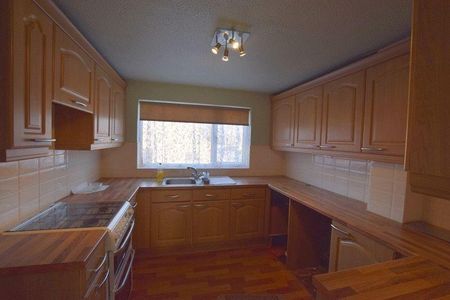 4 bedroom detached house to rent - Photo 5