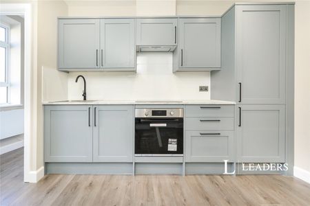 1 bedroom apartment to rent The Hard, Portsmouth, Hampshire, PO1 - Photo 3