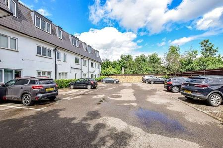 High Street, Iver, SL0 - Photo 5