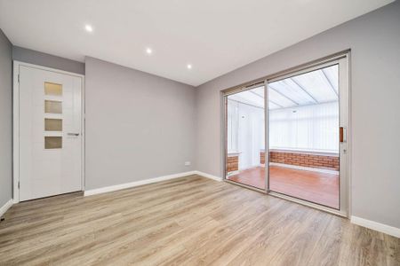 4 bedroom detached house to rent - Photo 2