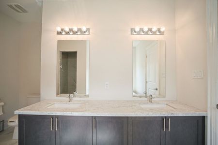 For Lease - 25 Kentledge Avenue, East Gwillimbury, Ontario - Photo 5