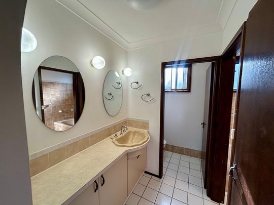 THE ULTIMATE FAMILY HOME SET UP - Photo 1