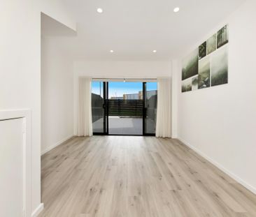 Whitlam Townhouse - Photo 2