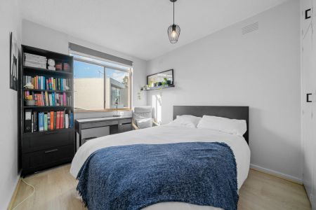 Modern and Stylish Convenient Living - Photo 4