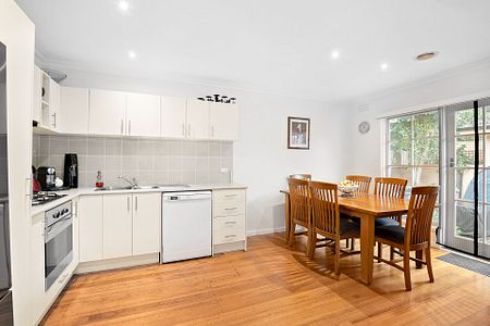 Unit 3/100 Windsor Crescent, Surrey Hills. - Photo 2