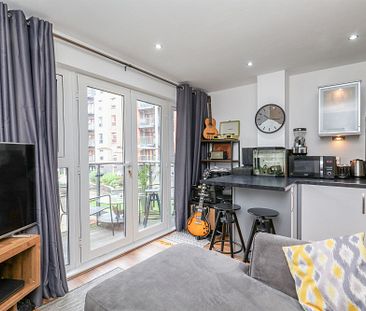 1 bedroom Flat to rent - Photo 1