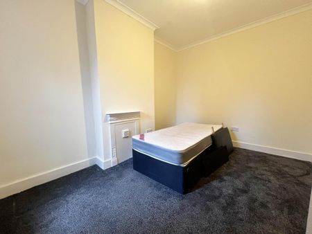 4 bedroom terraced house to rent - Photo 2