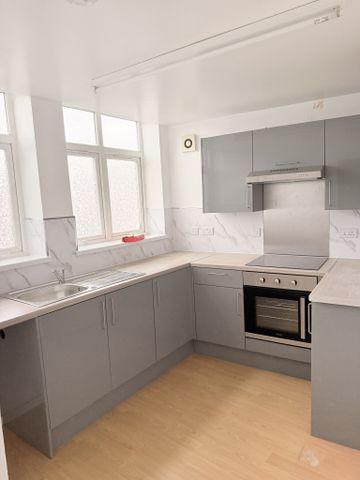 Charming 2 bedroom flat within short walking distance from Weston Super Mare beach - Photo 3