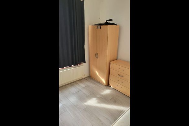 Room in a Shared House, York Road, N11 - Photo 1