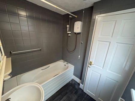3 bedroom terraced house to rent - Photo 4