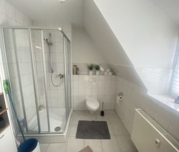 Dachgeschosswohnung – 3 Zimmer mit Einbauküche - Photo 6