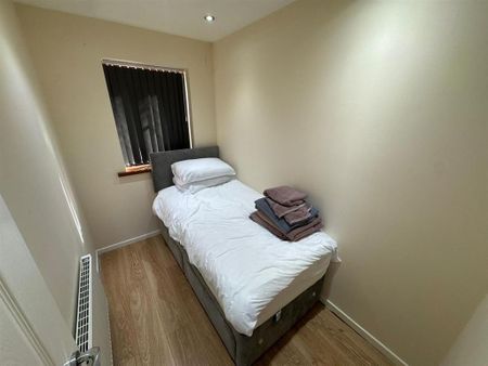 3 bedroom semi-detached house to rent - Photo 4
