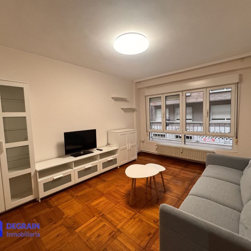 Alquiler de piso en Calle Montes del Sueve - Foto 1