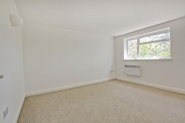 3 bedroom flat to rent - Photo 1