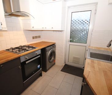 2 bedroom Terraced House to let - Photo 4