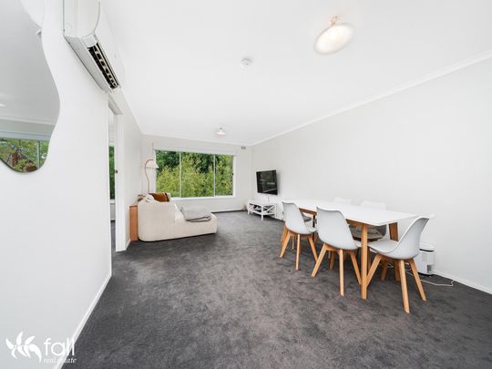 Modern, low maintenance city fringe living - Photo 1