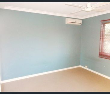 Charming Townhouse in Prime Location – Walk to Herdsman Lake! - Photo 4