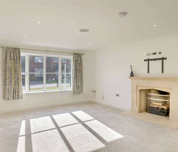 Outstanding luxury family home in exclusive development on the edge... - Photo 1
