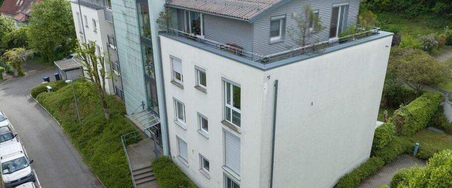 Komfort trifft Lage - Stilvolle 4-Zi-Wohnung mit Aufzug und Balkon ins Grüne - Foto 1