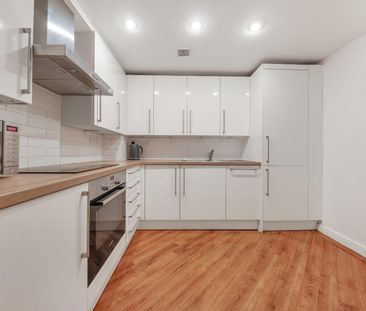 2 bedroom Flat To Let - Photo 4