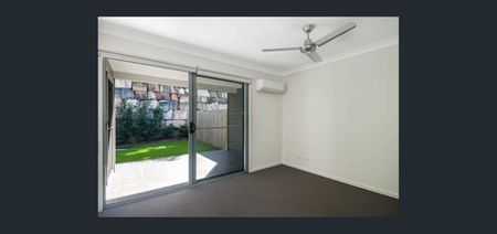 Family townhouse with loads of storage - Photo 2