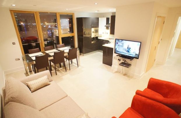 3 Bed Flat, Streamlight Tower, E14 - Photo 1