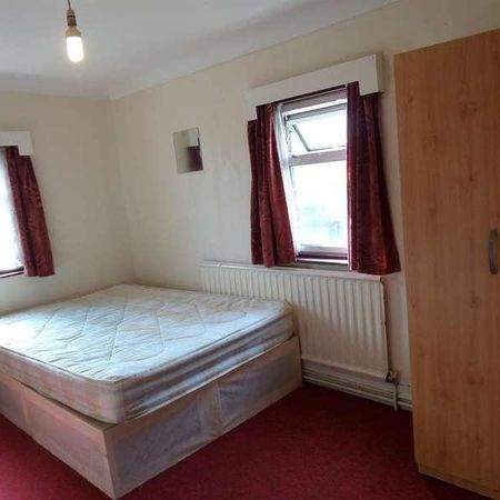 Featherstone Road, Southall, UB2 - Photo 3