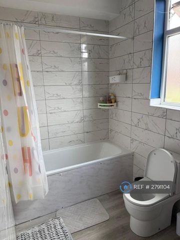 1 bedroom in a house share to rent - Photo 5