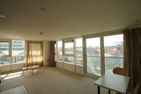 2 bedroom flat to rent - Photo 2