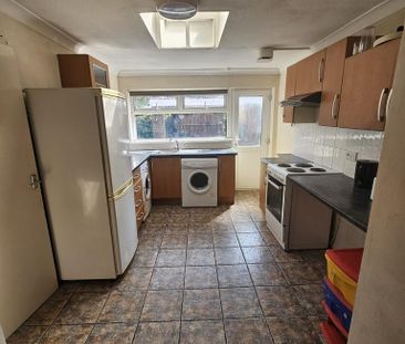 4 bedroom terraced house to rent - Photo 4