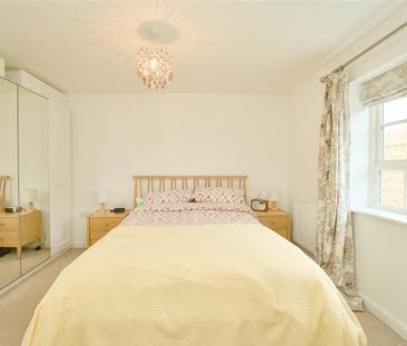 4 bedroom semi-detached house to rent - Photo 4