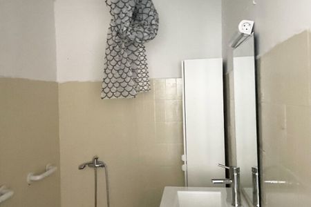 CABANNES CENTRE APPARTEMENT 2 PIECES TERRASSE - Photo 5