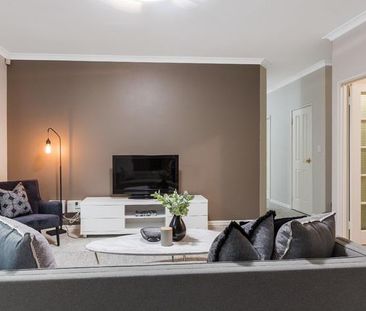 STUNNING TOWNHOUSE AVAILABLE UNTIL FEB 2027 - Photo 3