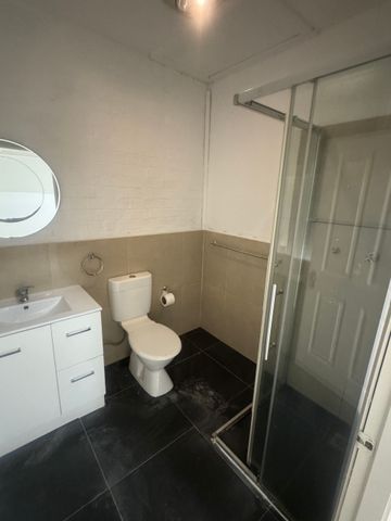 SPACIOUS MODERN UNIT - Photo 2