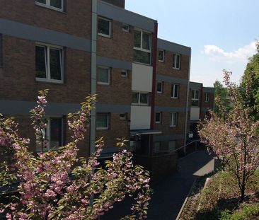 Frisch modernisierte 3-Zimmer-Wohnung mit großen Balkon - Photo 1