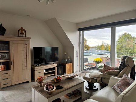 instapklaar en lichtrijk appartement met twee slaapkamers en grote zolder in Zwevegem - Foto 3