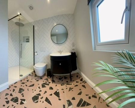 4 bedroom semi-detached house to rent - Photo 3