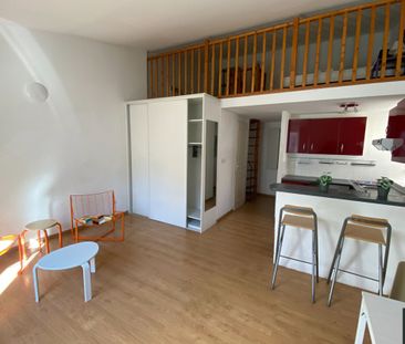 STUDIO MEUBLE de 31 m² AVEC MEZZANINE - CENTRE VILLE - Photo 2
