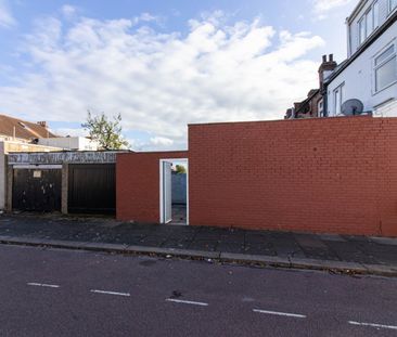 2 Bed Flat, Dartmouth Road, NW4 - Photo 3