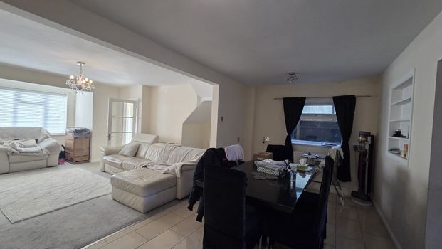 Southern Cottages, Surrey, TW19 - Photo 1