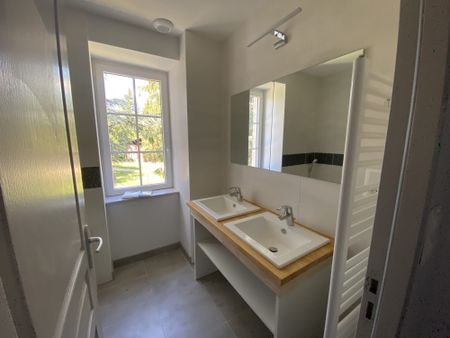 Location Appartement 4 pièces 99m² BARAQUEVILLE 12160 - Photo 5