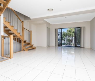 EDEN ON THE LAKE.....3 LEVEL LUXURY! - Photo 3