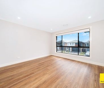 Beautiful & Spacious House Close to Amenities - Photo 1