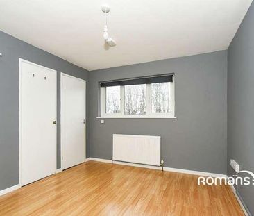 Ramsbury Avenue, Swindon, Wiltshire, SN2 - Photo 2